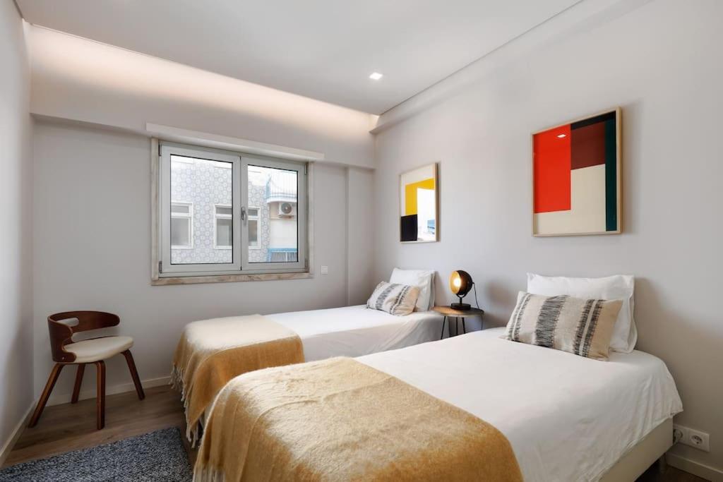 Lisbon Central Apartment With Balcony Exterior photo